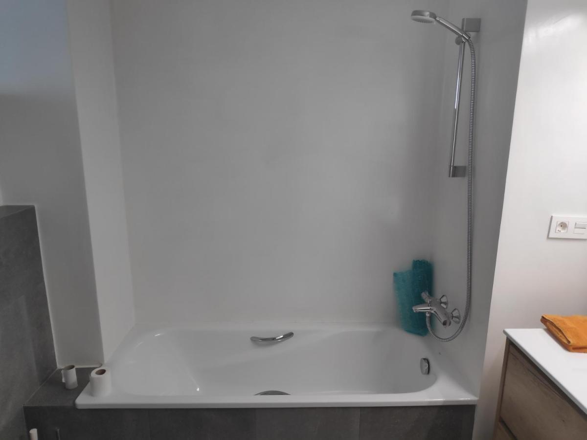 Apartment Close To The Beach With Free Parking บาดาโลนา ภายนอก รูปภาพ
