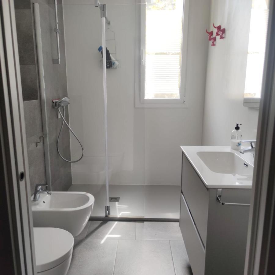 Apartment Close To The Beach With Free Parking บาดาโลนา ภายนอก รูปภาพ